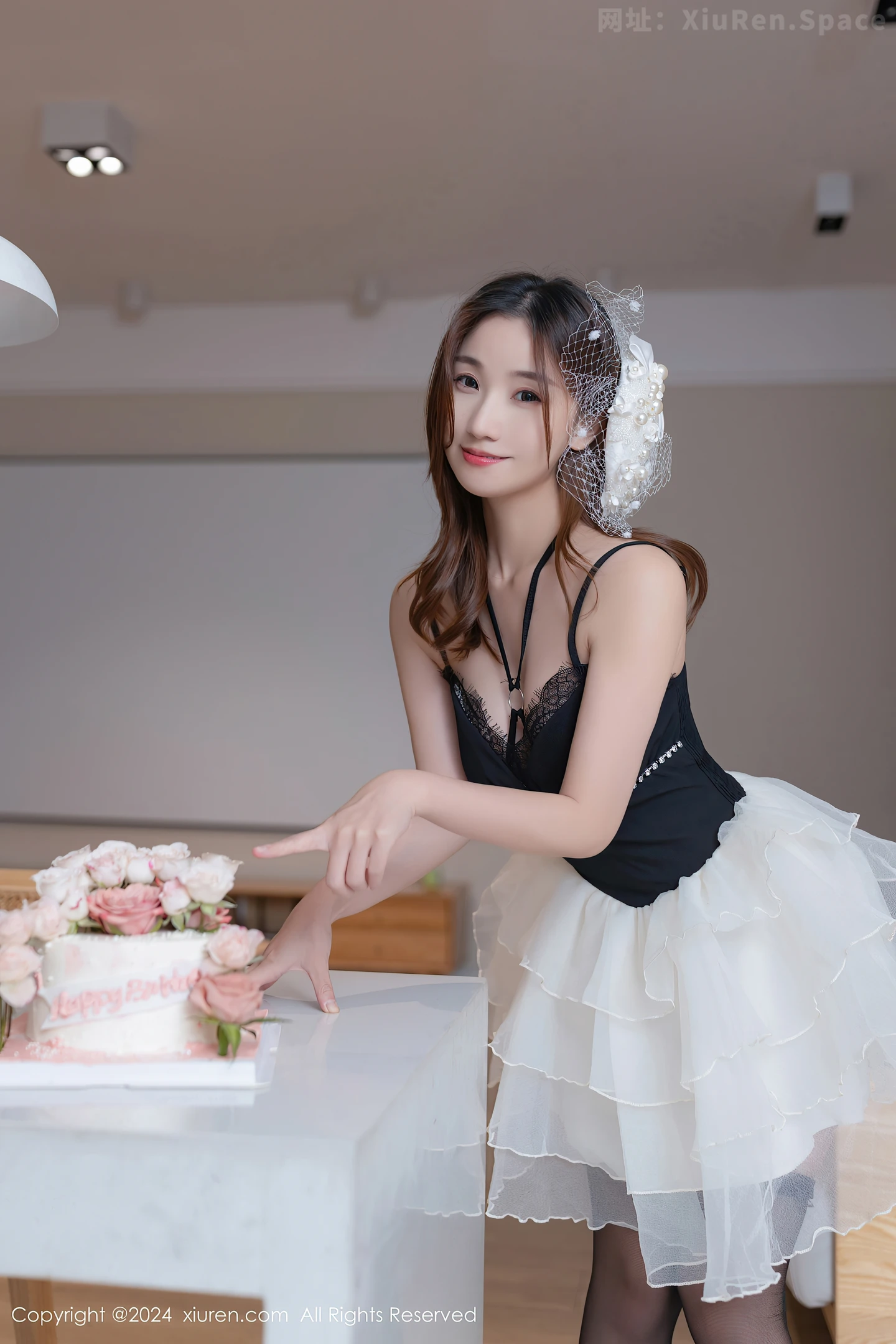 图片[4]-[XiuRen秀人网]VOL.8398 模特杏子Yada生日场景性感黑色情趣内衣秀曼妙身姿撩人诱惑写真80P-秀人网官方网站